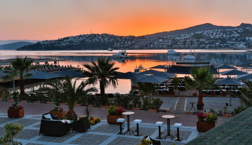 Taş Avlu Boutique Hotel. Izmir, Karaburun'da harika deniz manzaralı lüks butik otelimizde konaklamanın keyfini yaşayın.